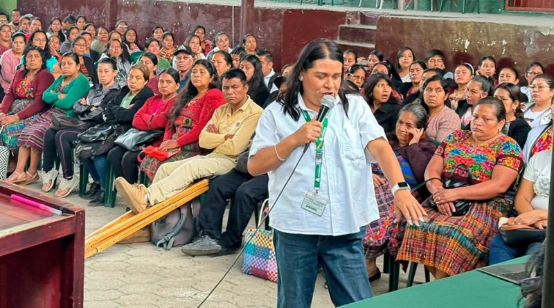 Más de 600 padres de familia participan en Escuela para Padres en San Juan Sacatepéquez