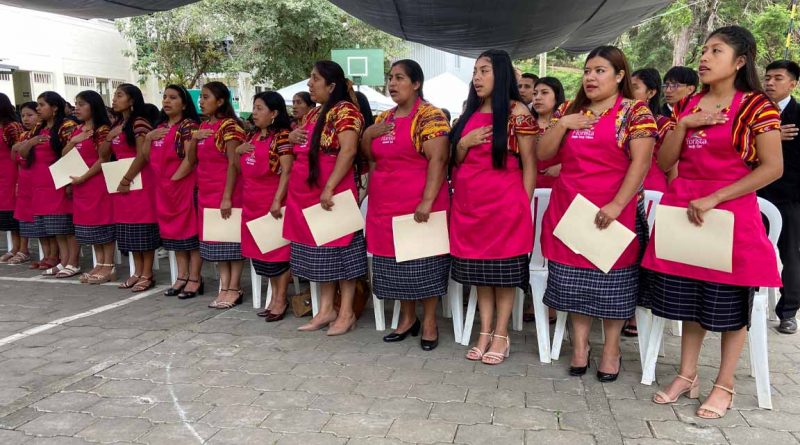 Más de 500 alumnos culminan cursos libres en el CENCA en San Juan Sacatepéquez