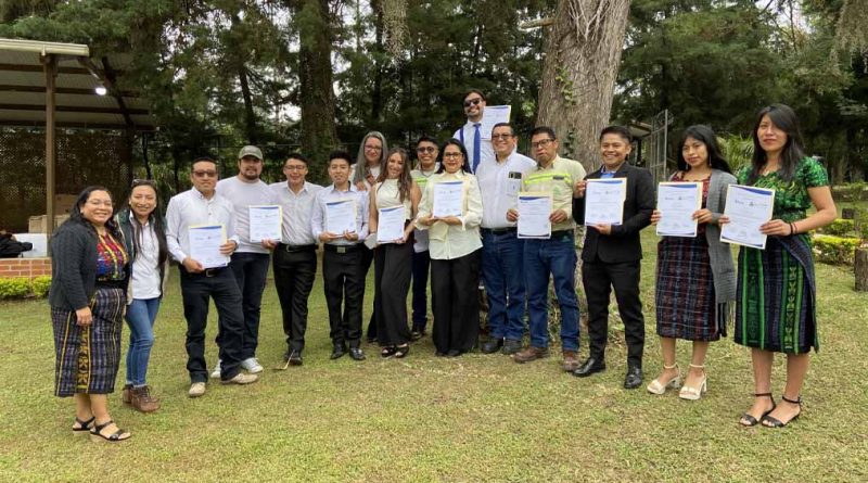 Clausura de cursos de Seguridad Industrial y Emergencias Médicas en San Juan Sacatepéquez